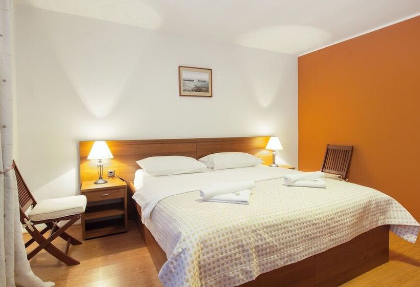 חדר משפחתי נוף לים, Plava Laguna