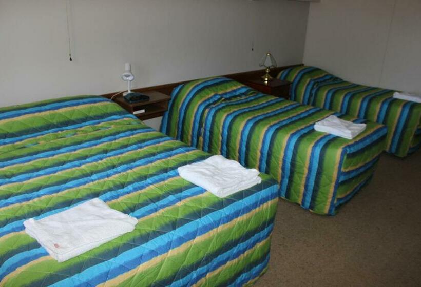 חדר משפחתי, Portland Retro Motel