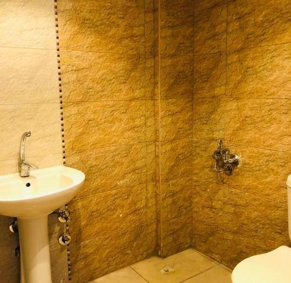 اتاق استاندارد سه نفره, Oh! Cairo Pharaoh Hostel