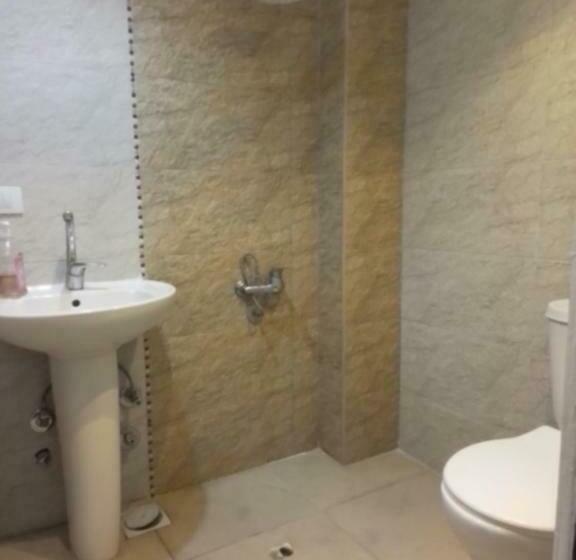 اتاق استاندارد سه نفره, Oh! Cairo Pharaoh Hostel