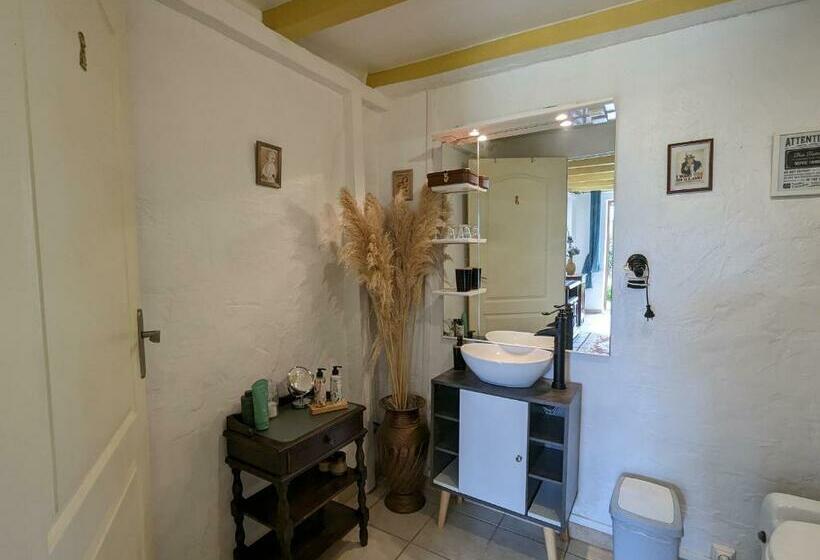 Номер Стандарт, Guestroom Bouges Le Château, 1 Pièce, 2 Personnes   Fr 1 591 523