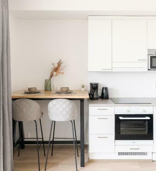Студио Стандарт с Балконом, Serviced Apartments Pirkkala By Uhanda
