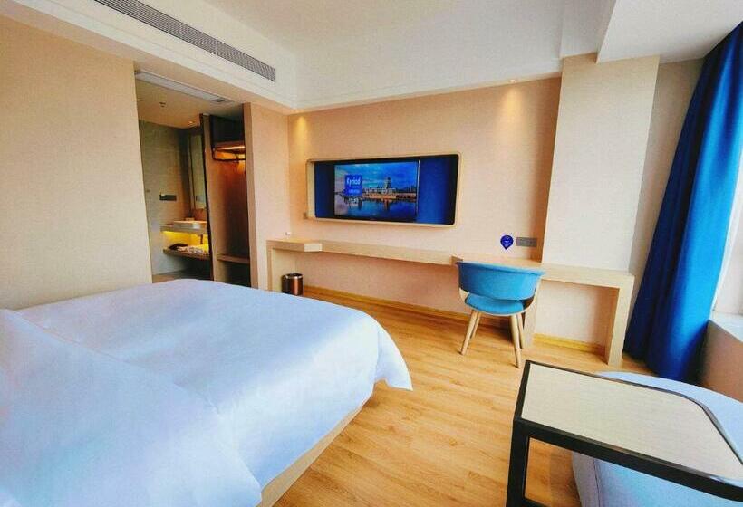 Номер Премиум Вид на Город, Kyriad Hotel Guigang Wuyue Plaza Railway Station