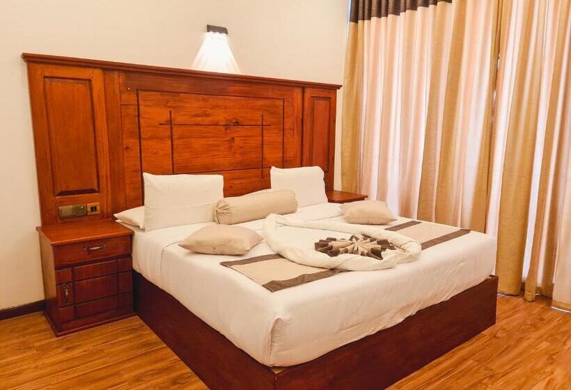 Cameră Standard cu Vedere la Lac, Top Rich Hotel Nuwara Eliya