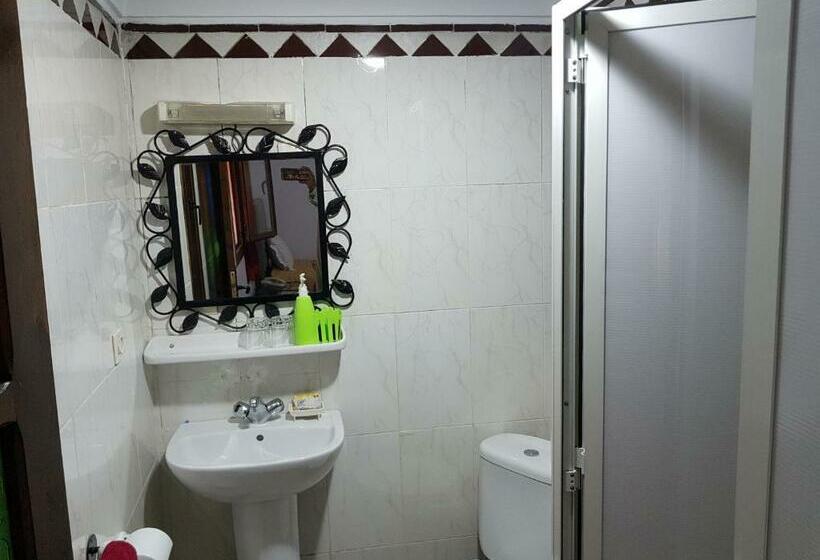 اتاق استاندارد سه نفره, Riad Assia