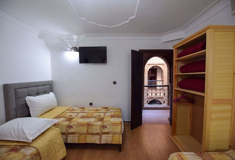 اتاق استاندارد سه نفره, Riad Assia