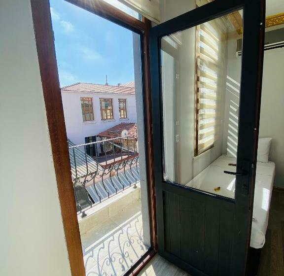 اتاق استاندارد سه نفره, Stylish Hotel Old City