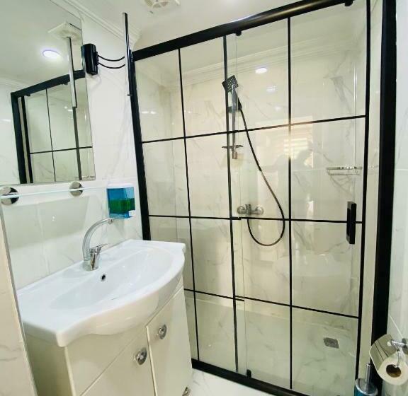 اتاق خانوادگی, Stylish Hotel Old City