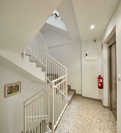 استودیوی استاندارد, Apart Hotel Happy Life