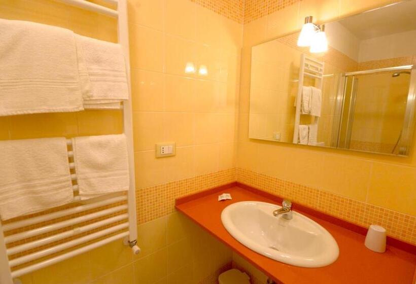 اتاق استاندارد سه نفره, Butterfly S House