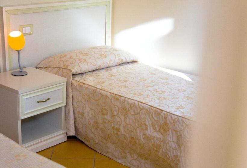اتاق استاندارد سه نفره, Butterfly S House