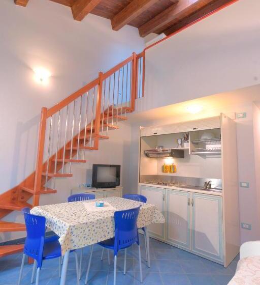 اتاق استاندارد چهار تخته, Butterfly S House