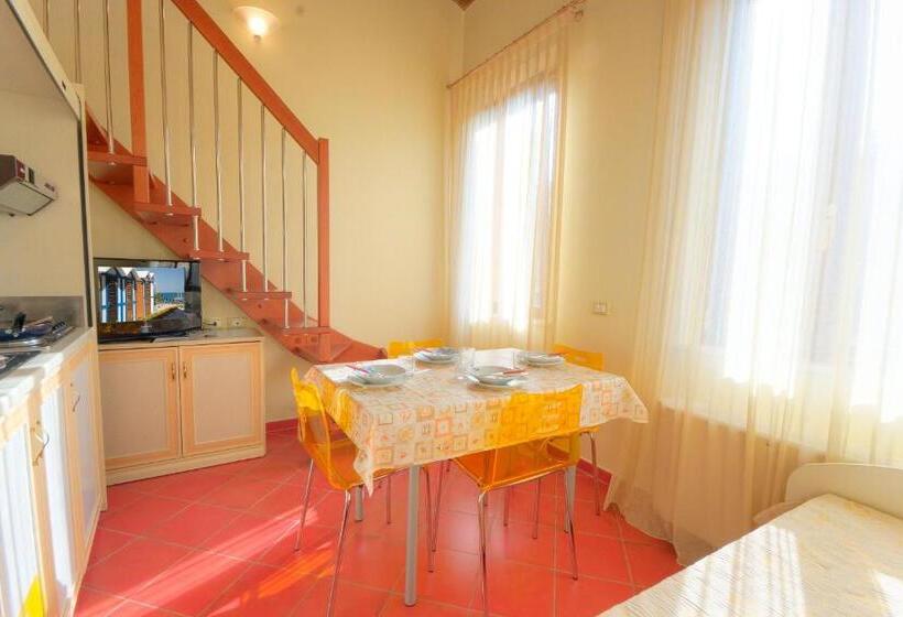اتاق استاندارد چهار تخته, Butterfly S House