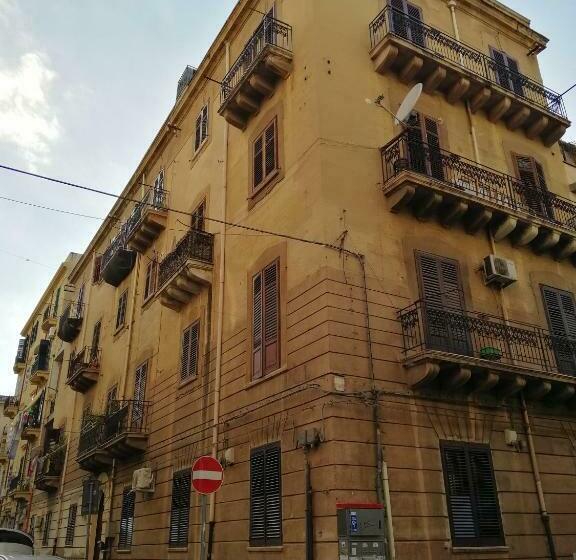 标准间, Guastella House