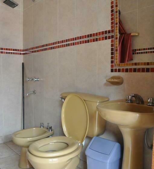 Трехместный Номер Стандарт Совместная Ванная, Hostel Copacabana La Quiaca