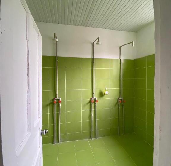 اتاق استاندارد سه تخته با سرویس بهداشتی مشترک, Hostel Golden Fleece