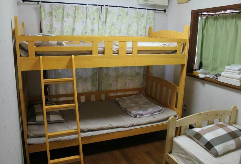 Номер Стандарт Трехместный, Guest House Kona
