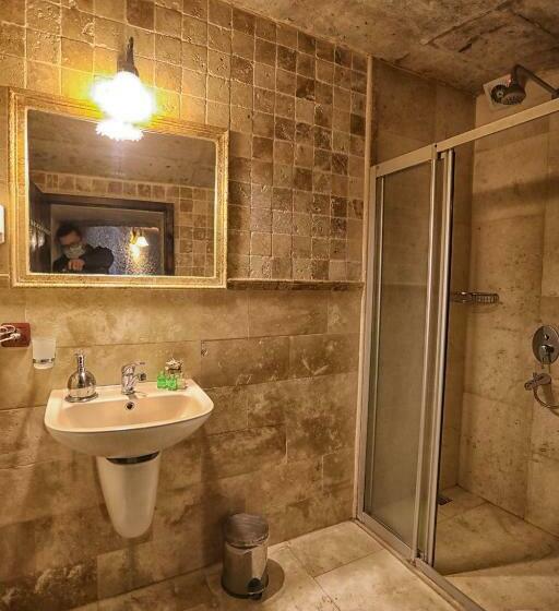 اتاق استاندارد چهار تخته, Century Cave