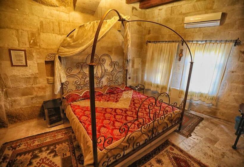 اتاق لوکس خانوادگی, Century Cave