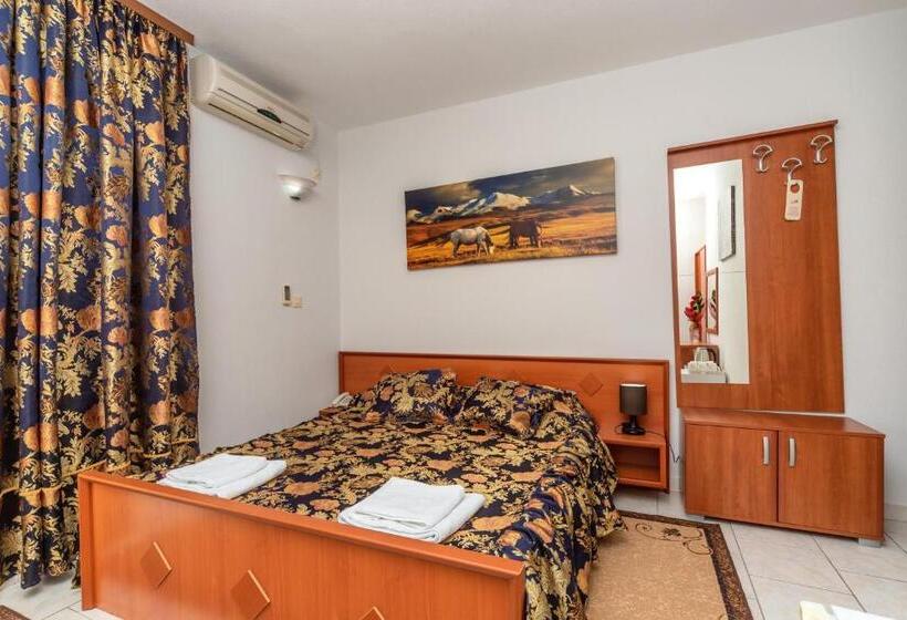 Triple Room Sea View, Villa Kruna Lux