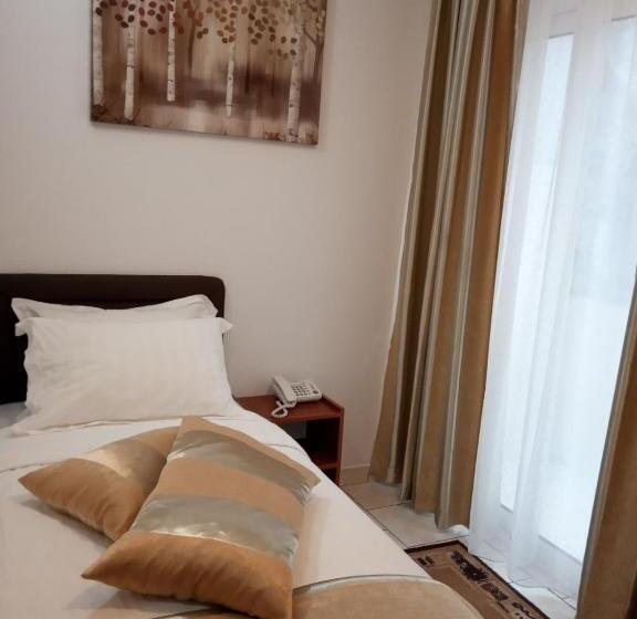 اتاق یک تخته با تراس, Villa Kruna Lux
