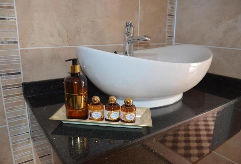 اتاق استاندارد چهار تخته, Rose Garden Boutique