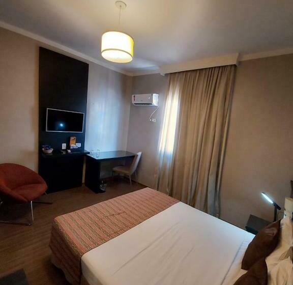 标准间, Class Hotel Passos