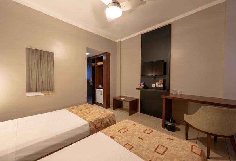标准间, Class Hotel Passos