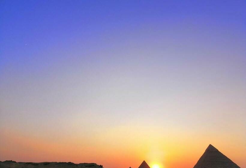 سوییت خانوادگی, Pyramids Power Inn