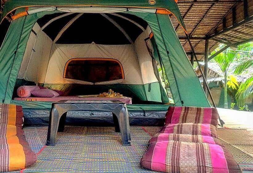 Deluxe Tent, Flower Power Farm Village