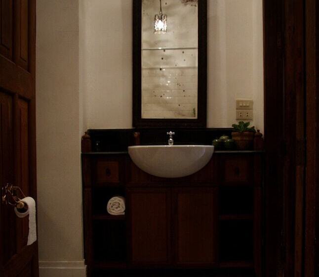 اتاق استاندارد, The Bhuthorn Bed And Breakfast
