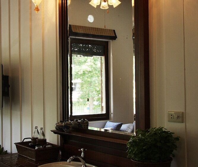اتاق لوکس, The Bhuthorn Bed And Breakfast