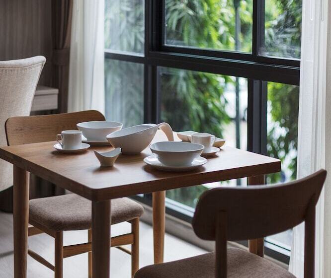 Люкс с Балконом, Madera Residence Sriracha