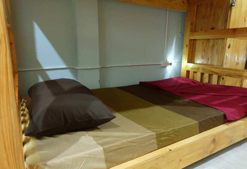 מיטה בחדר משותף, Plearn Hostel