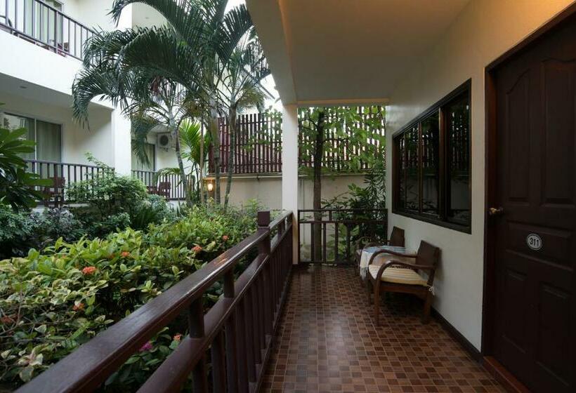 اتاق سوپریور, Riverside House