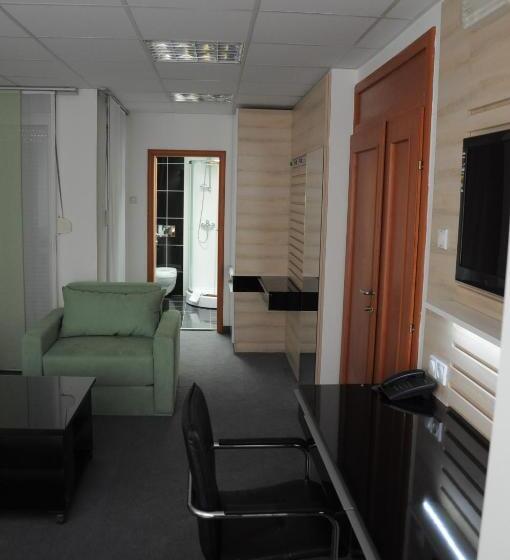 سوییت, Garni Hotel Consul