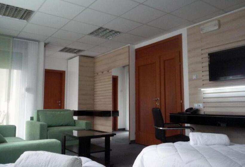 سوییت, Garni Hotel Consul