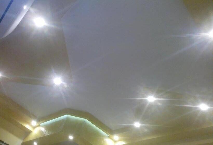 استودیوی لوکس, Hostel Ruler
