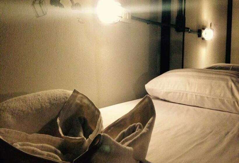 Кровать в Общей Комнате, K2 Backpacker Hostel