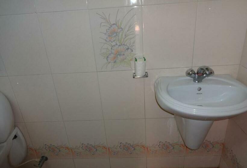 חדר סטנדרט, Thushara