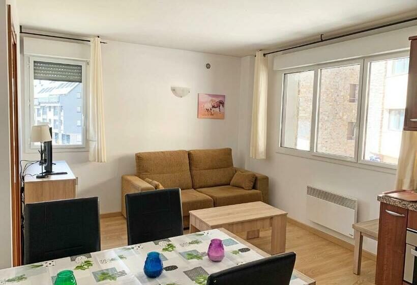 דירת חדר, Apartamentos Araco 3000