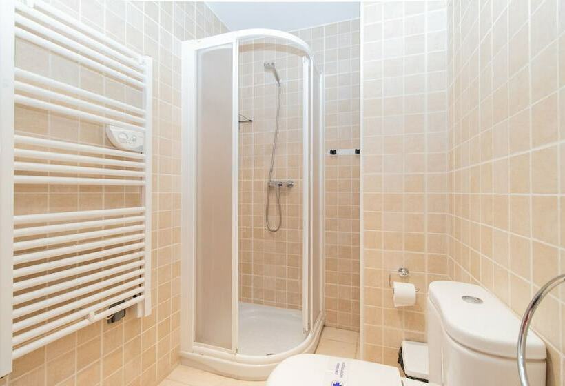 דירת חדר, Apartamentos Araco 3000