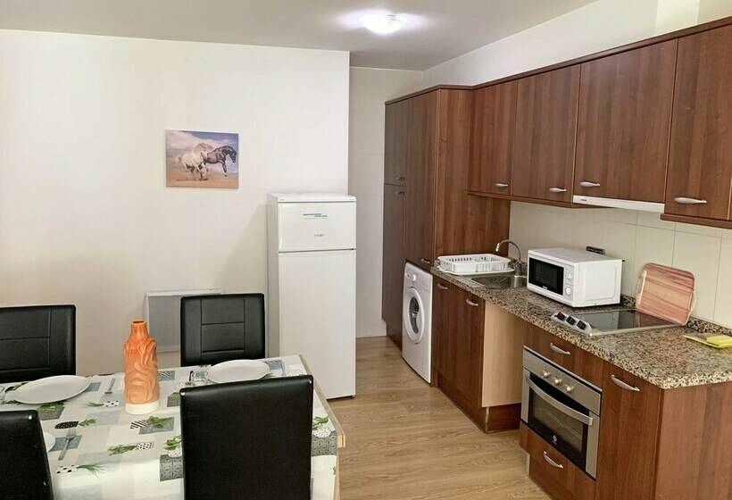 דירת חדר, Apartamentos Araco 3000