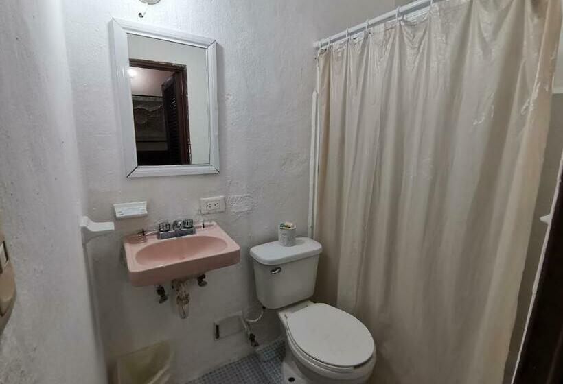 חדר אקונומי, Colonial San Carlos
