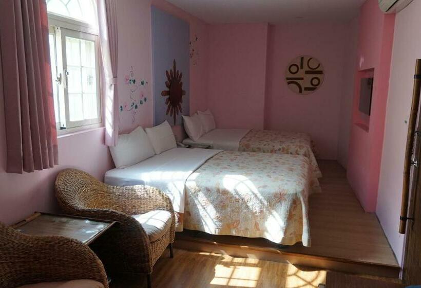 اتاق استاندارد چهار تخته, A Cup Hostel