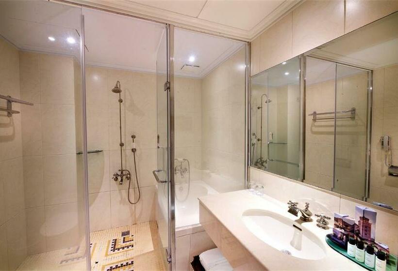 اتاق خانوادگی, Shangrila Boutique