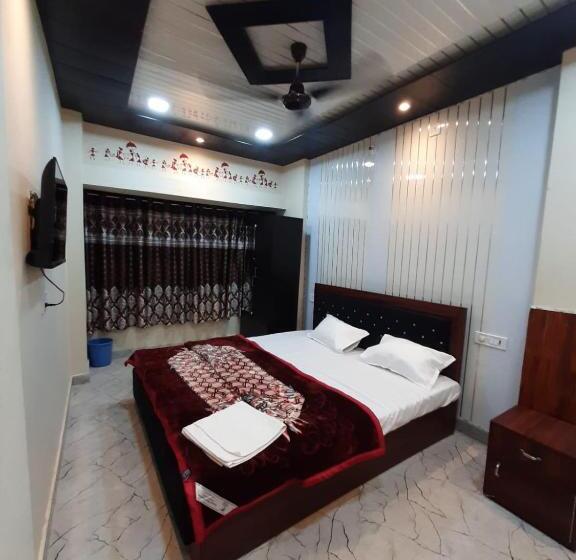 豪华家庭房间, Raghuvanshi Paying Guest House