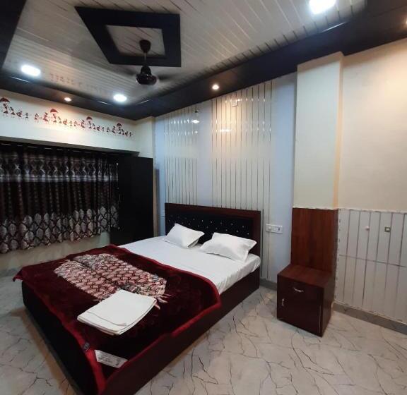 带大床的豪华间, Raghuvanshi Paying Guest House