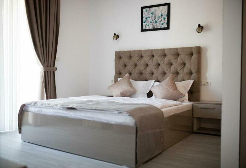 اتاق استاندارد سه نفره, Partizan Resort