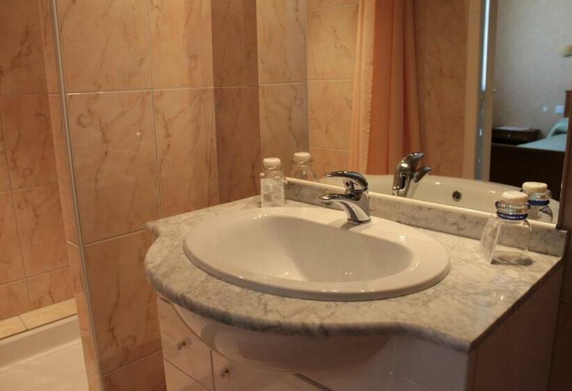 Номер Стандарт, Hôtel Ladagnous
